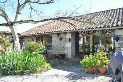 Maison à vendre à Saint-Félix-de-Bourdeilles, Dordogne, Aquitaine, avec Leggett Immobilier