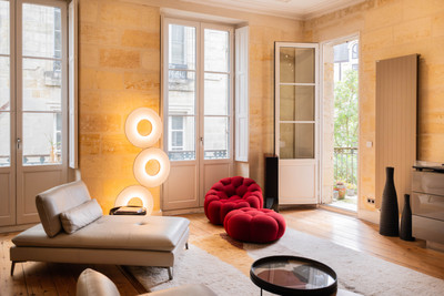 Exquisite apartment place du palais historical Bordeaux 