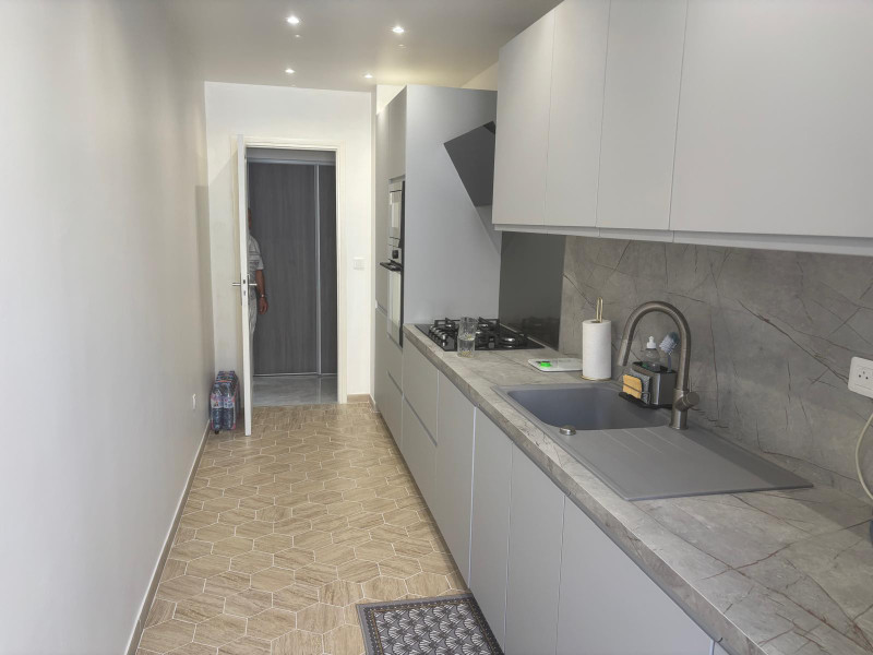 French property for sale in Nice, Alpes-Maritimes - €520,000 - photo 2