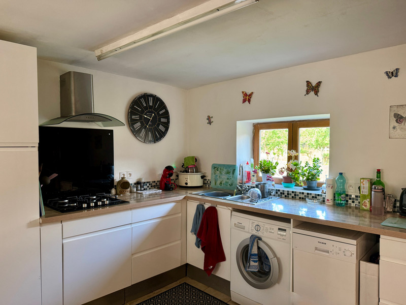 French property for sale in Neuilly-le-Vendin, Mayenne - €178,100 - photo 1