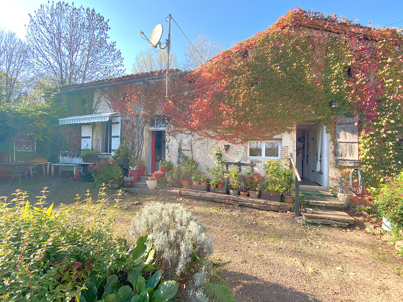 Maison à vendre à Teyjat, Dordogne - 135.000 € - photo 1