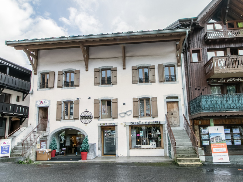 Apartment in Samoëns HauteSavoie For sale, deluxe four bedroom firstfloor apartment in the