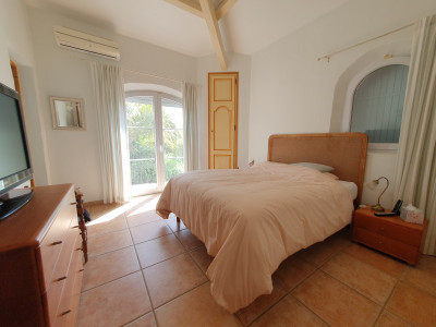 French property for sale in Orange, Vaucluse - €779,000 - photo 5