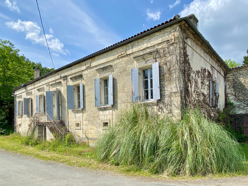 French property for sale in Gours, Gironde - €427,350 - photo 11