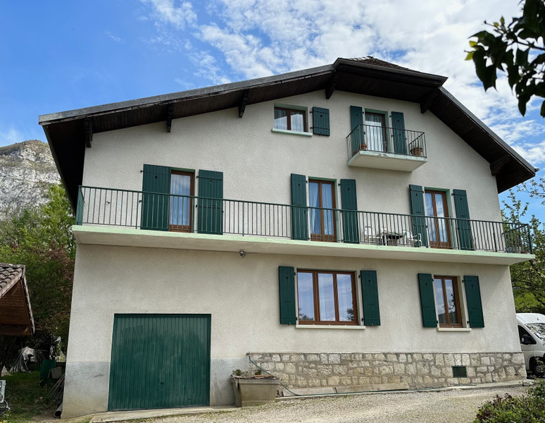 French property for sale in Bossey, Haute-Savoie - €920,000 - photo 2