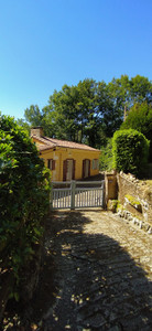 Chalet à vendre à Neuvic, Dordogne, Aquitaine, avec Leggett Immobilier