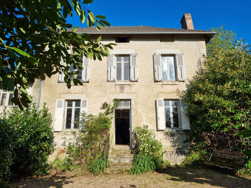Maison à vendre à Brigueuil, Charente - 194.400 € - photo 1