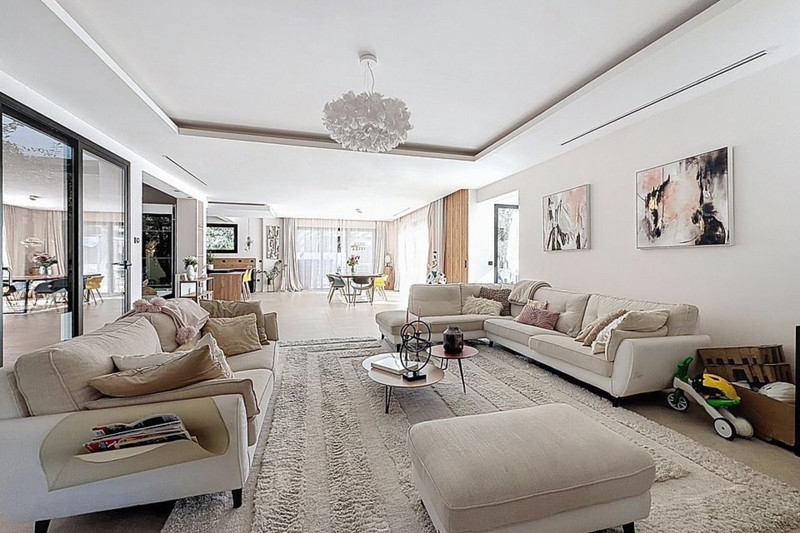 French property for sale in Roquefort-les-Pins, Alpes-Maritimes - €2,790,000 - photo 4