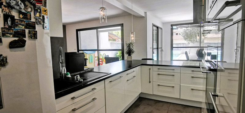 French property for sale in Avignon, Vaucluse - €397,000 - photo 3