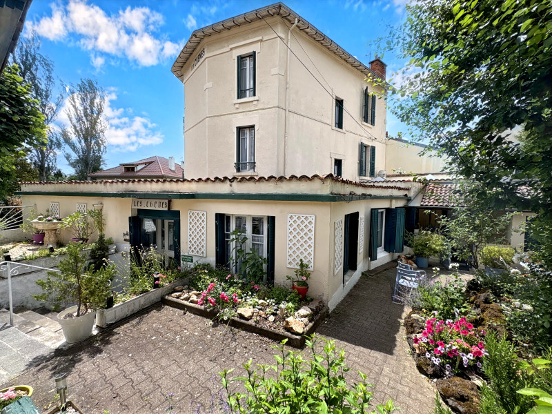 French property for sale in Châtel-Guyon, Puy-de-Dôme - €260,000 - photo 0