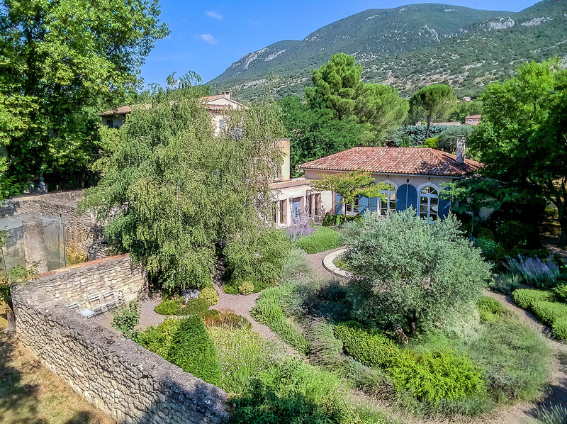 Propriété à vendre à Rustrel, Vaucluse - 2 295 000 €