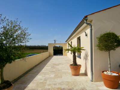 French property for sale in Saint-Savinien, Charente-Maritime - €318,000 - photo 13