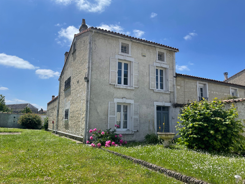 Maison à vendre à Aigre, Charente - 149 500 € - photo 1