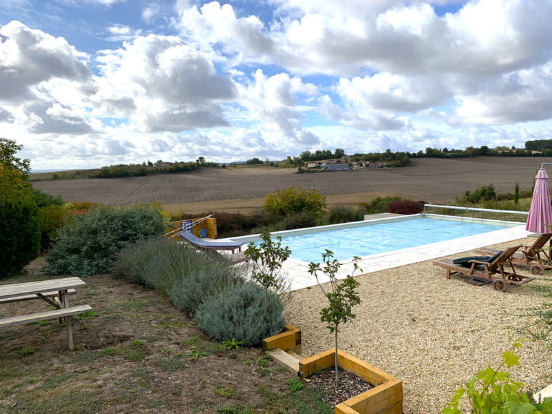 French property for sale in Salles-Lavalette, Charente - &#8364;422,000 - photo 2