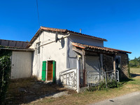 Maison à vendre à Ventouse, Charente - 19.600 € - photo 1
