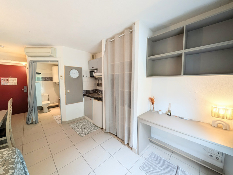 French property for sale in Aix-en-Provence, Bouches-du-Rhône - €97,000 - photo 2