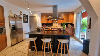 French property for sale in Espondeilhan, Hérault - €825,000 - photo 2
