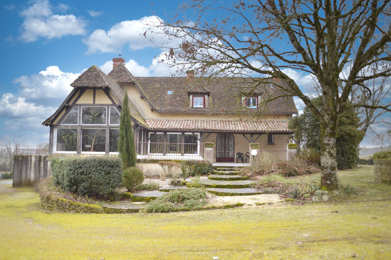 House for sale in Seyches LotetGaronne Large 4bedroom house with