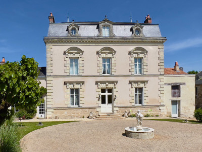 Chateau à vendre à Saint-Macaire-du-Bois, Maine-et-Loire, Pays de la Loire, avec Leggett Immobilier
