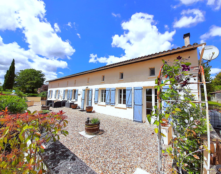 Propriété à vendre à Saint-Romain, Charente - photoAltPrice