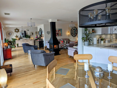 Immaculate 3 / 4 bedroom detached Villa with pool and stunning views in the South of France