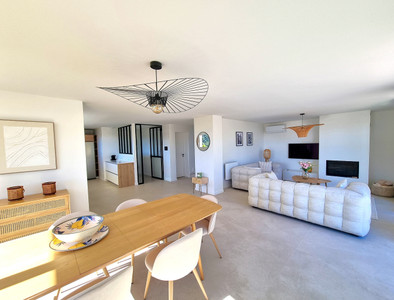French property for sale in Cavalaire-sur-Mer, Var - €1,650,000 - photo 3