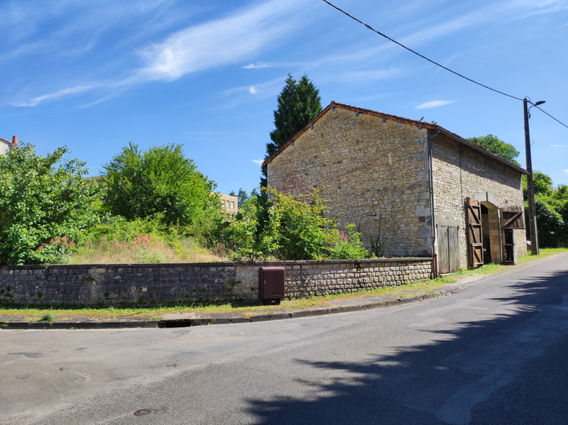 French property for sale in Ruffec, Charente - &#8364;46,600 - photo 3