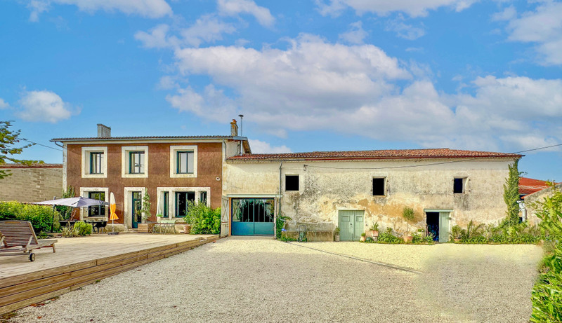 Maison à vendre à Saint-Pierre-de-Juillers, Charente-Maritime - 215 000 € - photo 1