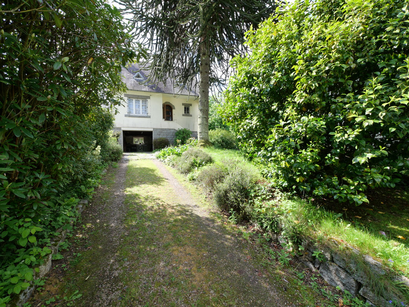 House for sale in Huelgoat Finistère 3 bedroom house with garage