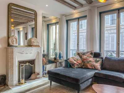 PARIS IV - ILE SAINT LOUIS - Remarkable 2-Bedroom Parisian Apartment | Full of Charm | Air-conditioning & Lift