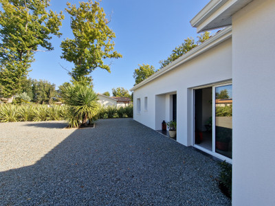 French property for sale in Hourtin, Gironde - €446,000 - photo 9