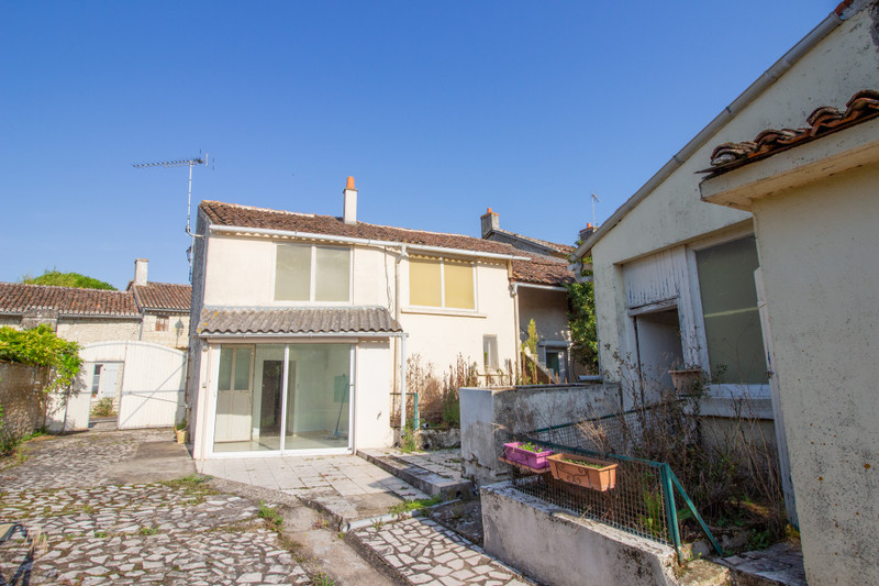 Maison à vendre à Faye-la-Vineuse, Indre-et-Loire - 96.600 € - photo 1