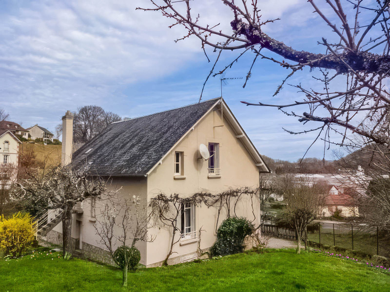 French property for sale in Ydes, Cantal - €149,999 - photo 2