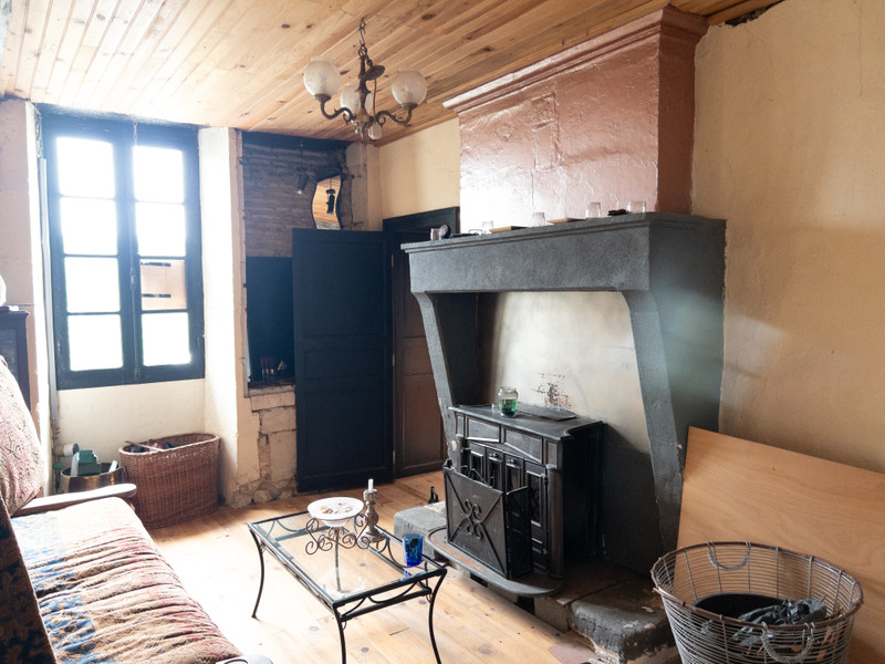 French property for sale in Chalais, Charente - €71,600 - photo 3