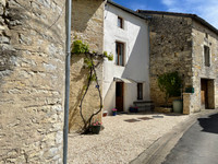 Maison à vendre à Aigre, Charente - 136 250 € - photo 1