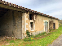 Maison à vendre à Saint-Laurent-des-Combes, Charente - 136 250 € - photo 8