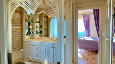 Grand villa with spectacular views overseeing Golf de Cavalaire, 5 bedrooms, infinity pool, wine cellar
