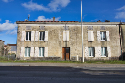 Maison à vendre à Villeneuve-la-Comtesse, Charente-Maritime, Poitou-Charentes, avec Leggett Immobilier