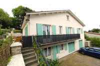 Maison à vendre à Confolens, Charente - 136.499 € - photo 1