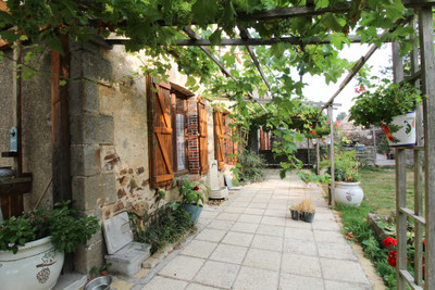 French property for sale in Argentonnay, Deux-Sèvres - €267,500 - photo 2