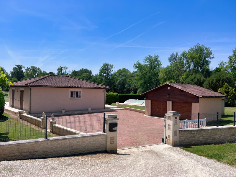 French property for sale in Quinsac, Dordogne - €247,500 - photo 0