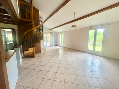 French property for sale in Saint-Estèphe, Dordogne - €315,000 - photo 2