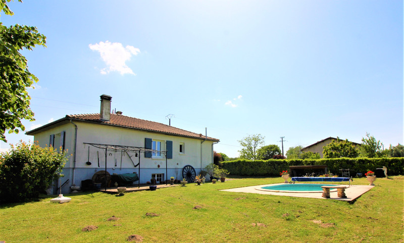 French property for sale in Charmé, Charente - &#8364;178,200 - photo 9