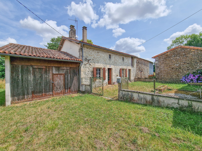 Maison à vendre à Le Bouchage, Charente - 66 600 € - photo 1