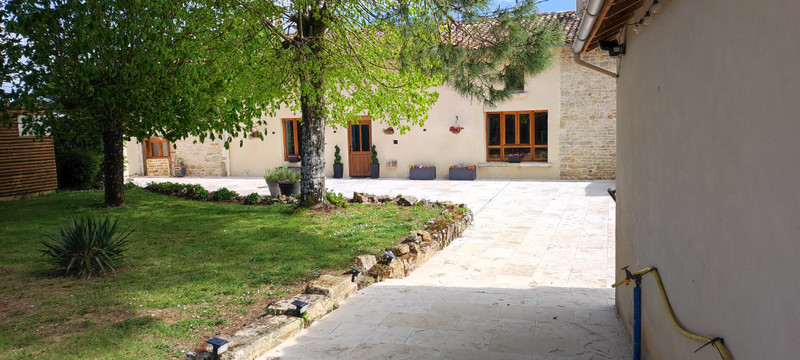 French property for sale in Sauzé-Vaussais, Deux-Sèvres - €267,500 - photo 2