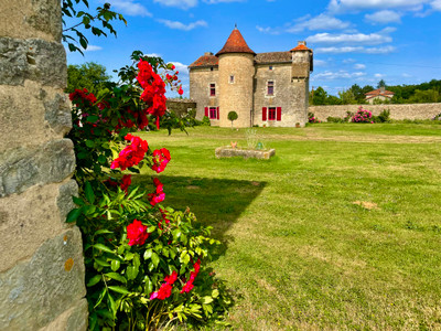 Maison à vendre à Lezay, Deux-Sèvres, Poitou-Charentes, avec Leggett Immobilier