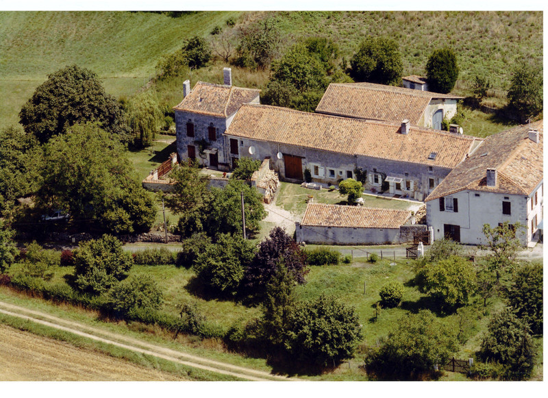 Maison à vendre à Verteillac, Dordogne - 250 000 € - photo 1