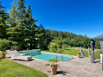 Luberon: Beautiful provençal hideaway with two houses, two pools, large terrain amidst beautiful landscape. 