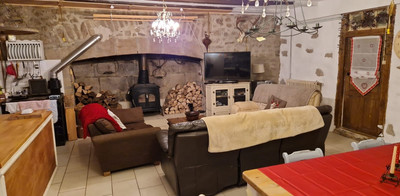 French property for sale in Ydes, Cantal - €90,000 - photo 2