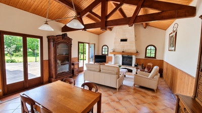 French property for sale in Saint-Martin-de-Laye, Gironde - €313,000 - photo 2